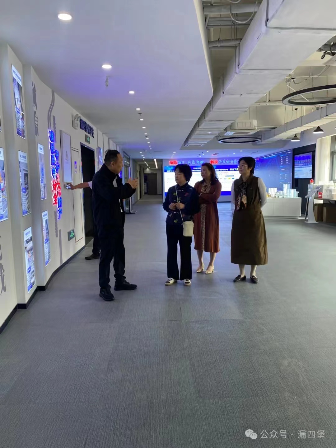 1728697589115406.jpg 1728697589115406.jpg